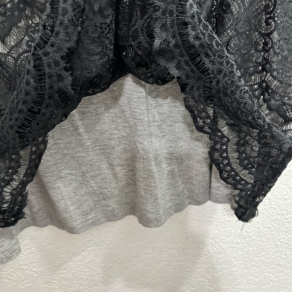Women’s mossimo grey and black lace tank top size XL - Picture 5 of 5